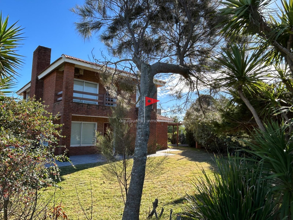 Casa ID.57 - Casa en venta 3 dormitorios 3 baños en Punta Colorada