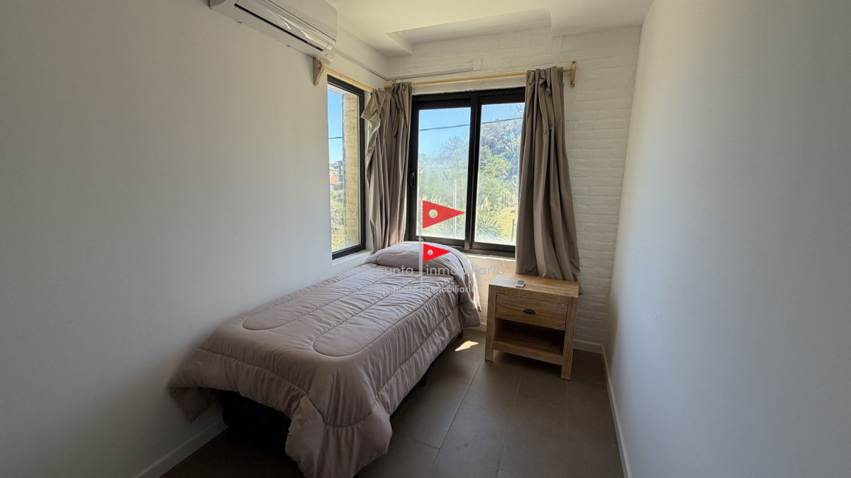 Casa ID.150 - Amplia Casa con 4 Dormitorios y Vista al Mar - Punta Colorada