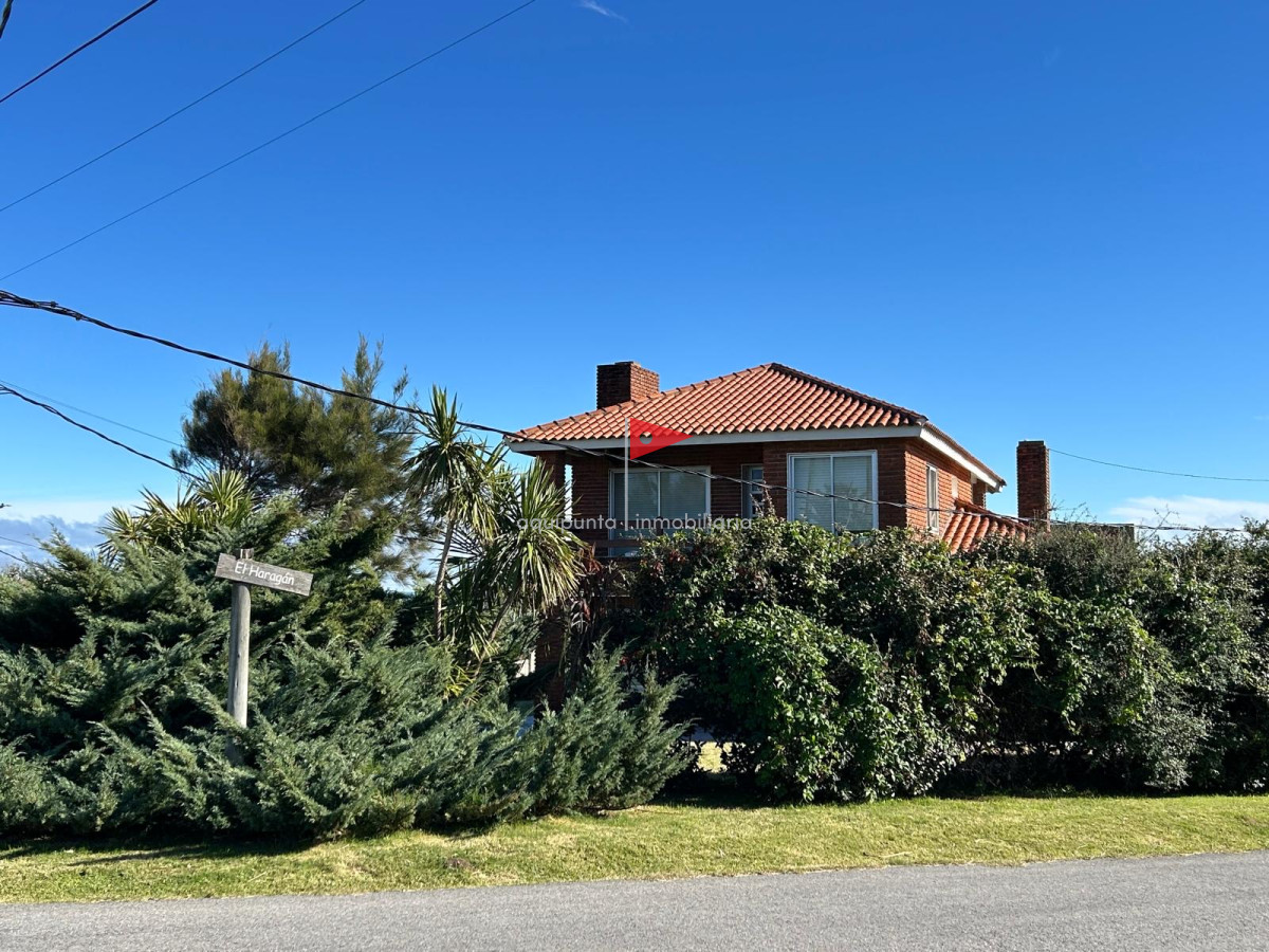 Casa ID.57 - Casa en venta 3 dormitorios 3 baños en Punta Colorada