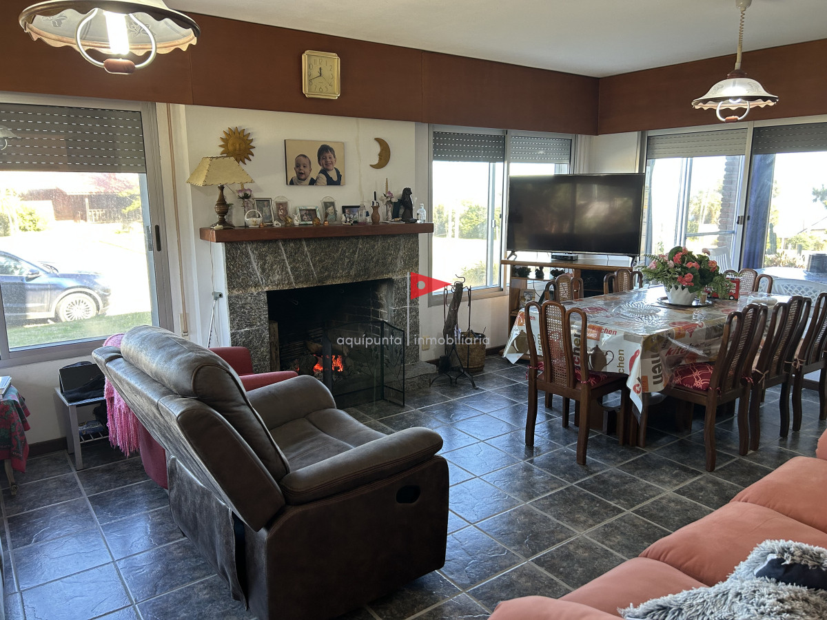 Casa ID.57 - Casa en venta 3 dormitorios 3 baños en Punta Colorada