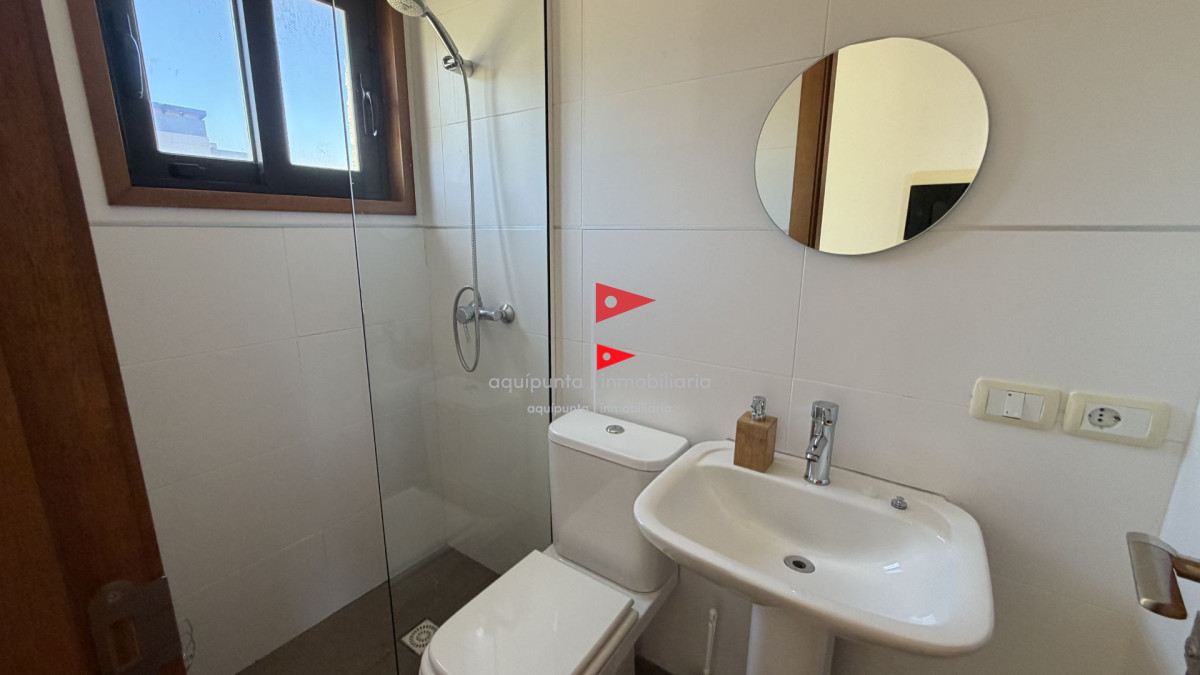 Casa ID.150 - Amplia Casa con 4 Dormitorios y Vista al Mar - Punta Colorada