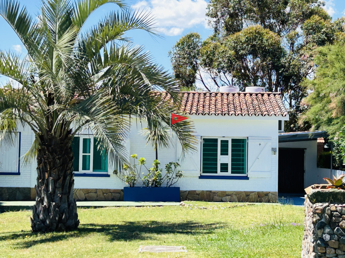 Casa ID.102 - Alquiler temporal casa 3 dormitorios Punta colorada vista playa mansa
