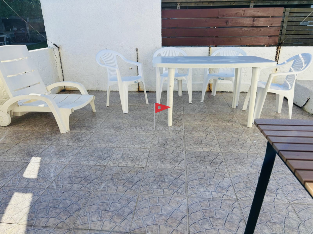 Casa ID.384 - Casa en alquiler temporada dos dormitorios 1 baño frente al mar Punta Colorada 