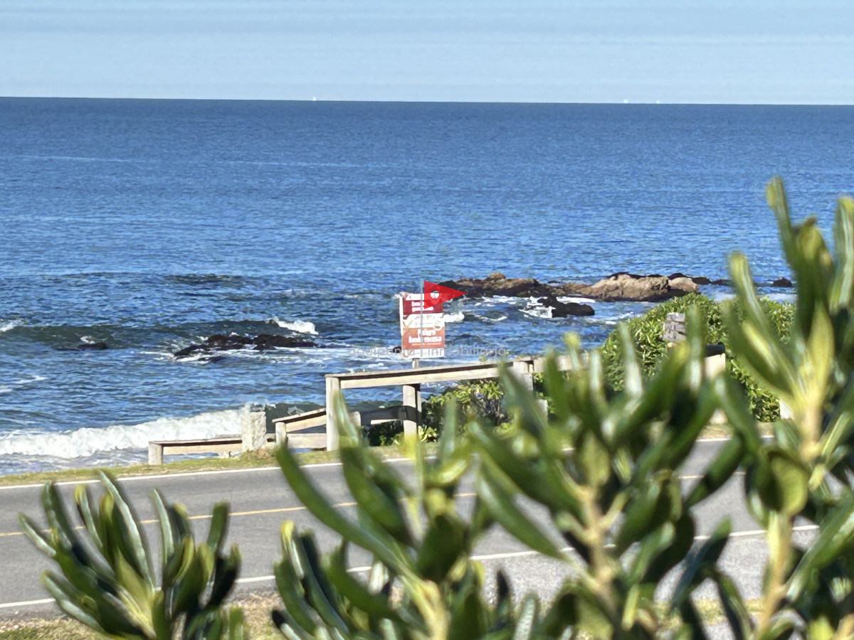 Casa ID.34 - Casa en venta en Punta Colorada frente a la playa