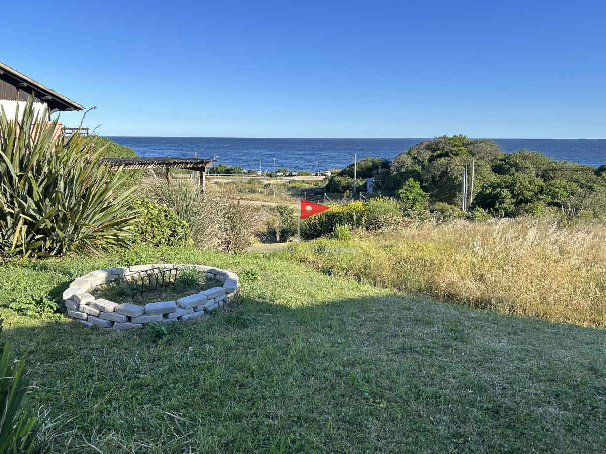 Casa ID.97 - Alquiler temporal Punta Colorada 2 dorm 2 bañ a pasos mar 