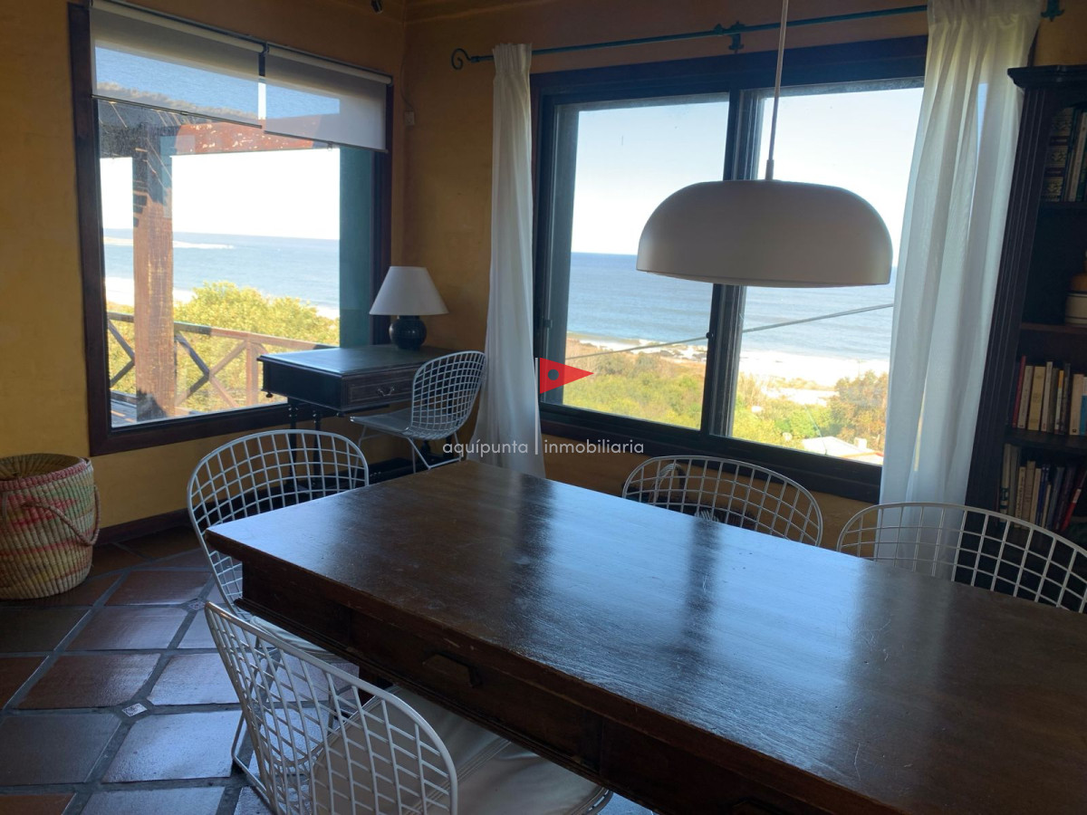 Casa ID.40 - Casa en alquiler en Punta Colorada 3 dormitorios vista al mar