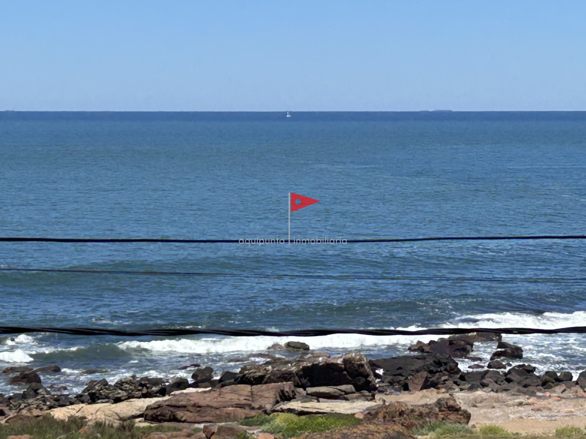 Casa ID.96 - Venta hermosa casa Punta Colorada frente al mar 3 dormitorios 2 baños