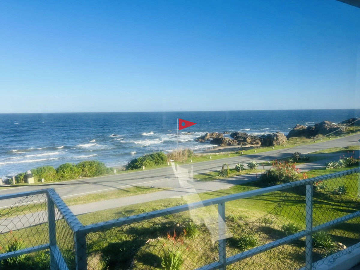 Casa ID.384 - Casa en alquiler temporada dos dormitorios 1 baño frente al mar Punta Colorada 