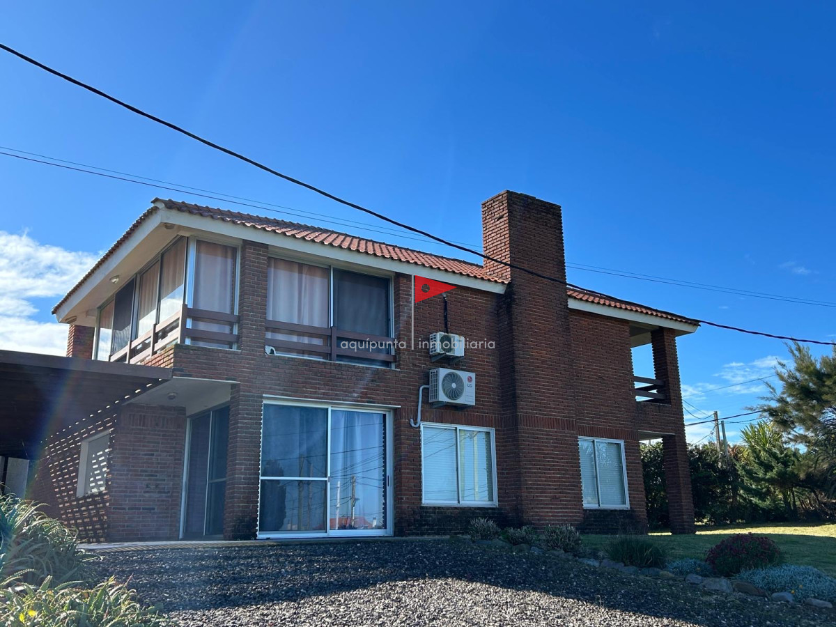 Casa ID.57 - Casa en venta 3 dormitorios 3 baños en Punta Colorada