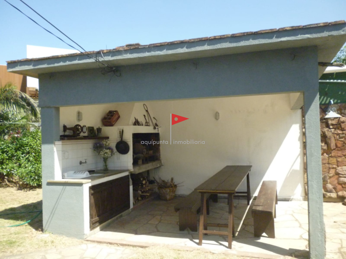 Casa ID.75 - Casa en alquiler temporal en Punta Colorada 3 dormitorios 2 baños muy cómoda y con sombra natural 