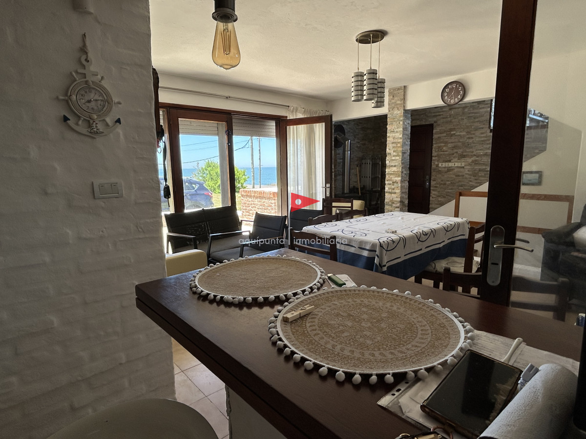 Casa ID.96 - Venta hermosa casa Punta Colorada frente al mar 3 dormitorios 2 baños