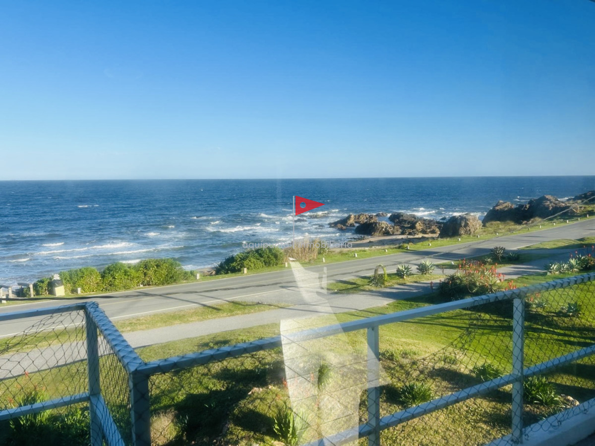 Casa ID.384 - Casa en alquiler temporada dos dormitorios 1 baño frente al mar Punta Colorada 