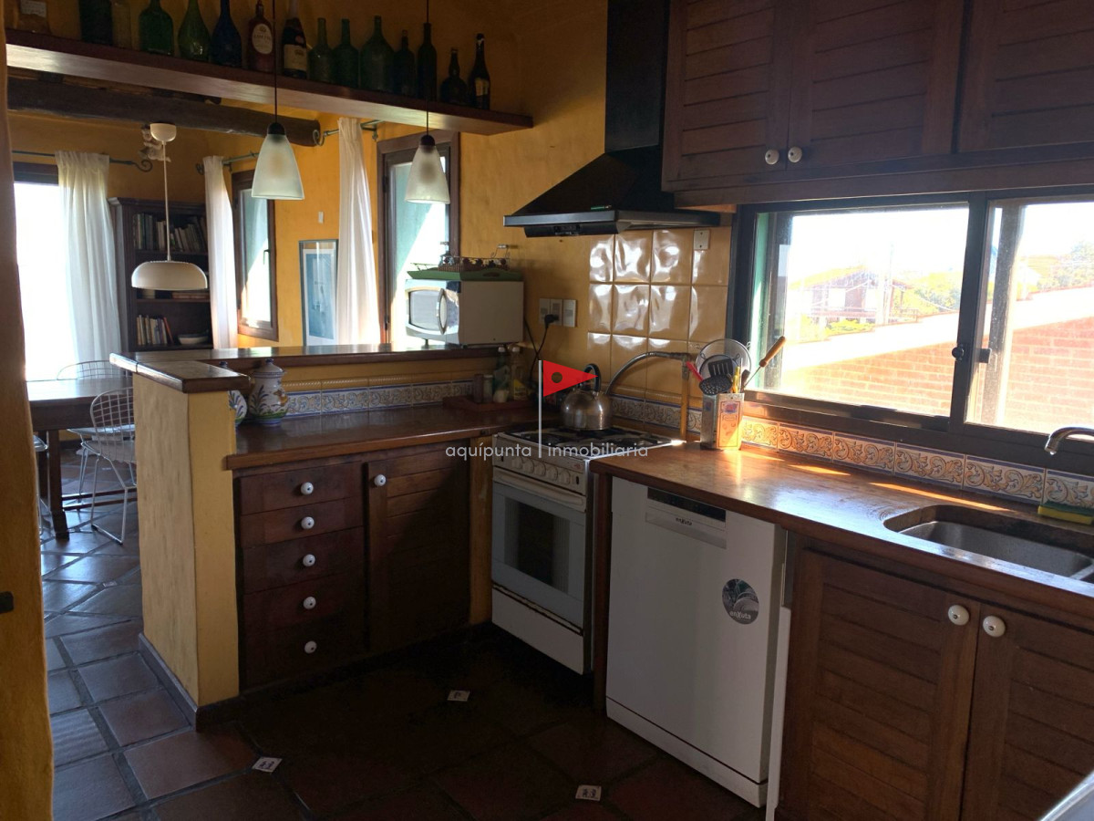 Casa ID.40 - Casa en alquiler en Punta Colorada 3 dormitorios vista al mar
