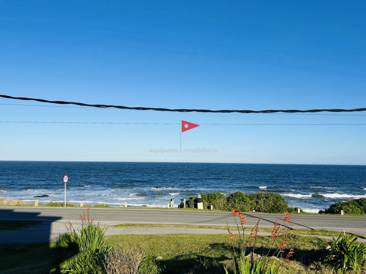 Casa ID.384 - Casa en alquiler temporada dos dormitorios 1 baño frente al mar Punta Colorada 
