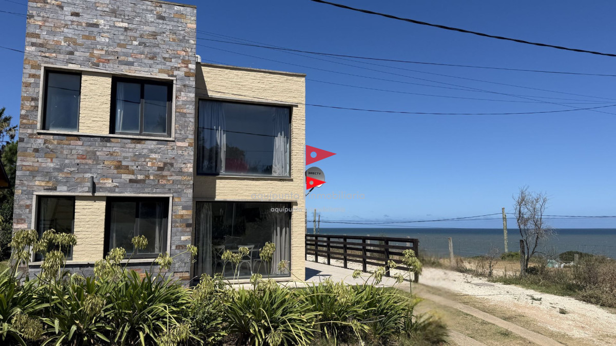 Casa ID.150 - Amplia Casa con 4 Dormitorios y Vista al Mar - Punta Colorada