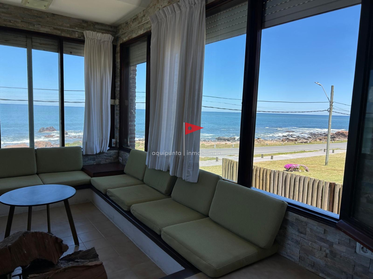 Casa ID.96 - Venta hermosa casa Punta Colorada frente al mar 3 dormitorios 2 baños
