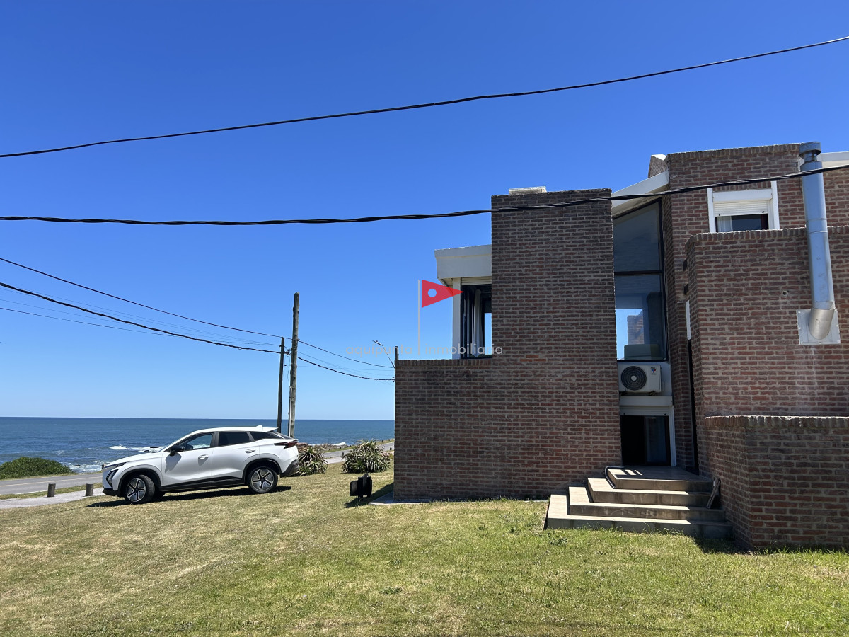 Casa ID.96 - Venta hermosa casa Punta Colorada frente al mar 3 dormitorios 2 baños