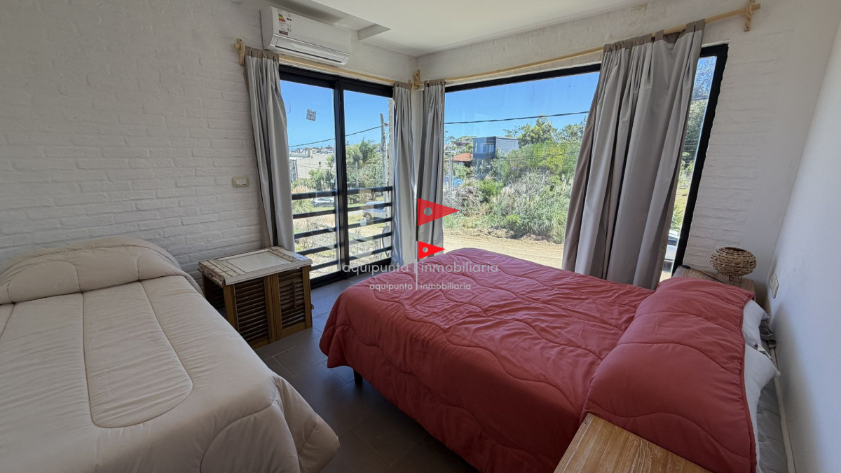 Casa ID.150 - Amplia Casa con 4 Dormitorios y Vista al Mar - Punta Colorada