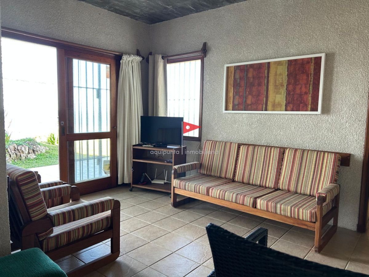 Casa ID.383 - Casa en alquiler 2 dormitorios Punta Colorada 