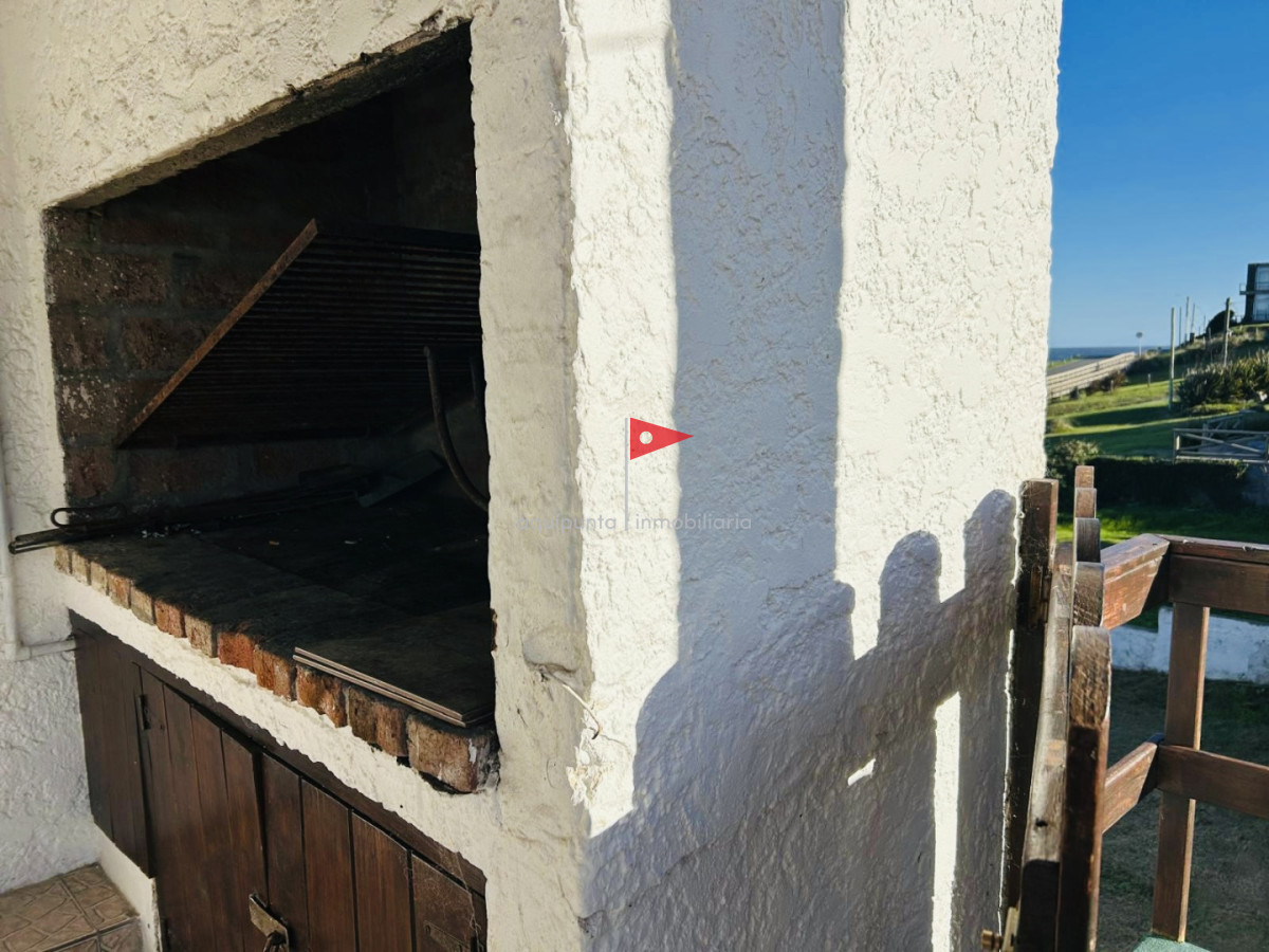 Casa ID.384 - Casa en alquiler temporada dos dormitorios 1 baño frente al mar Punta Colorada 