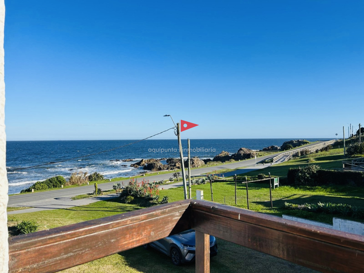 Casa ID.384 - Casa en alquiler temporada dos dormitorios 1 baño frente al mar Punta Colorada 