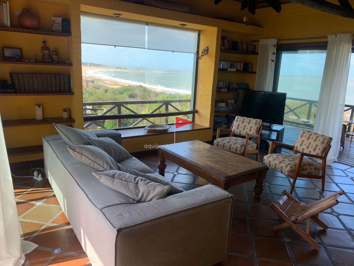 Casa ID.40 - Casa en alquiler en Punta Colorada 3 dormitorios vista al mar