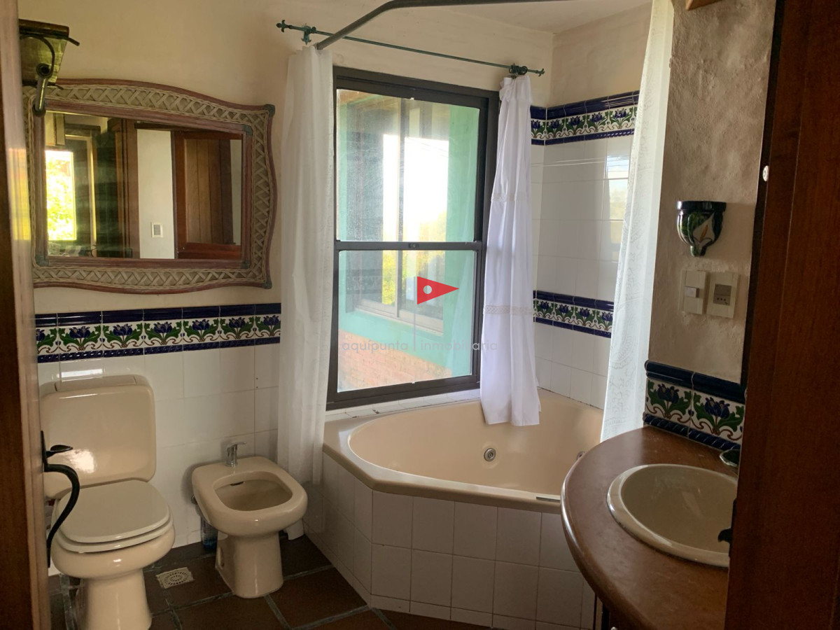 Casa ID.40 - Casa en alquiler en Punta Colorada 3 dormitorios vista al mar