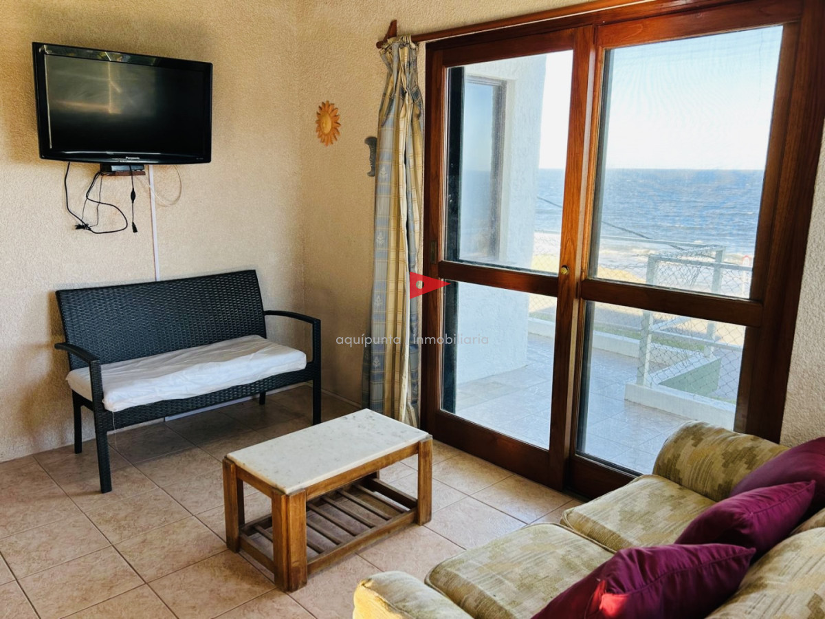 Casa ID.384 - Casa en alquiler temporada dos dormitorios 1 baño frente al mar Punta Colorada 