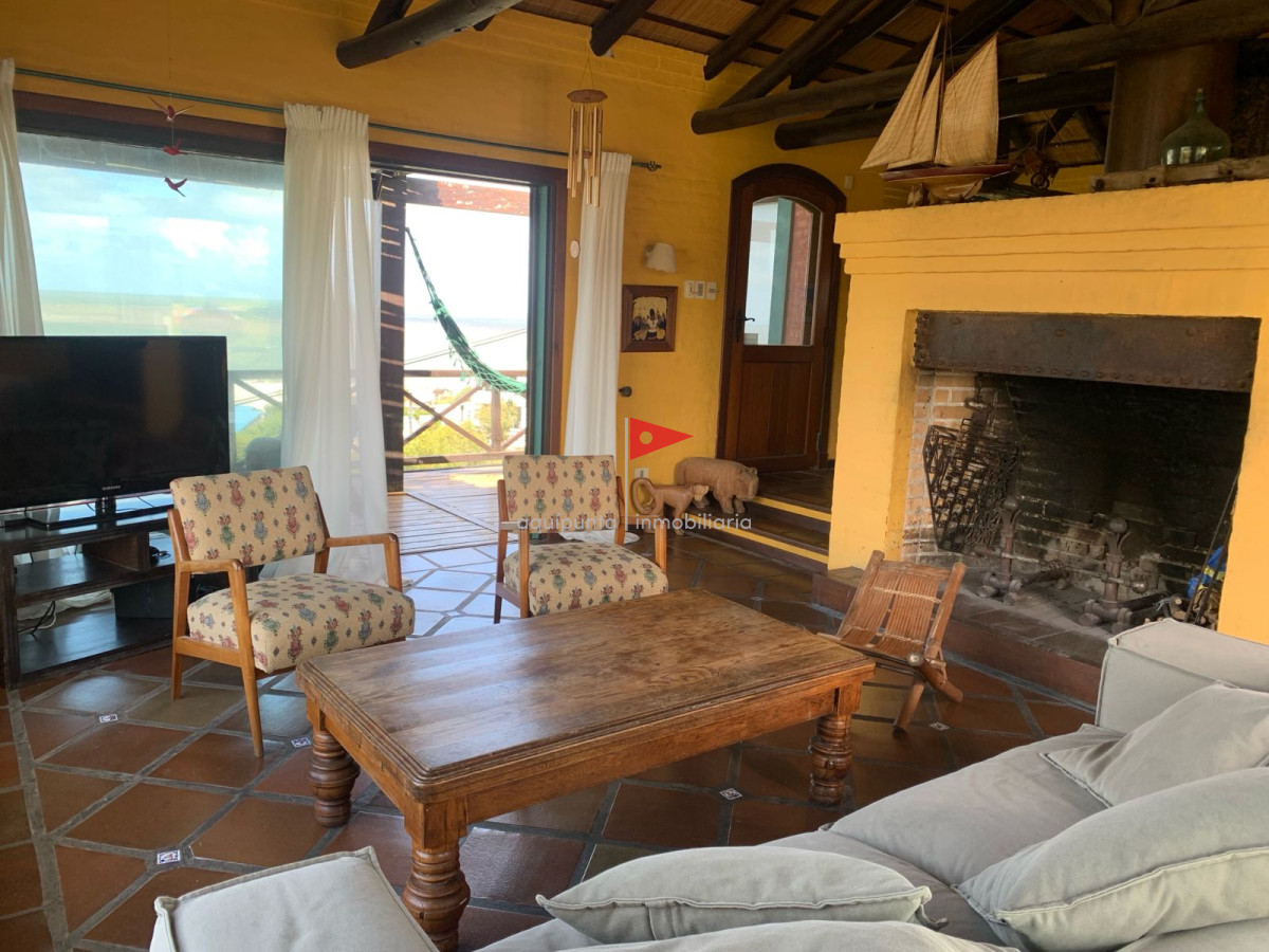 Casa ID.40 - Casa en alquiler en Punta Colorada 3 dormitorios vista al mar