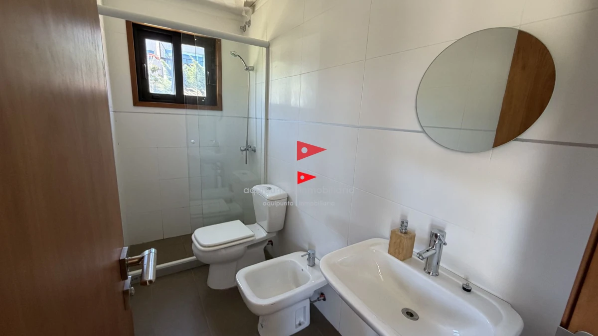 Casa ID.150 - Amplia Casa con 4 Dormitorios y Vista al Mar - Punta Colorada