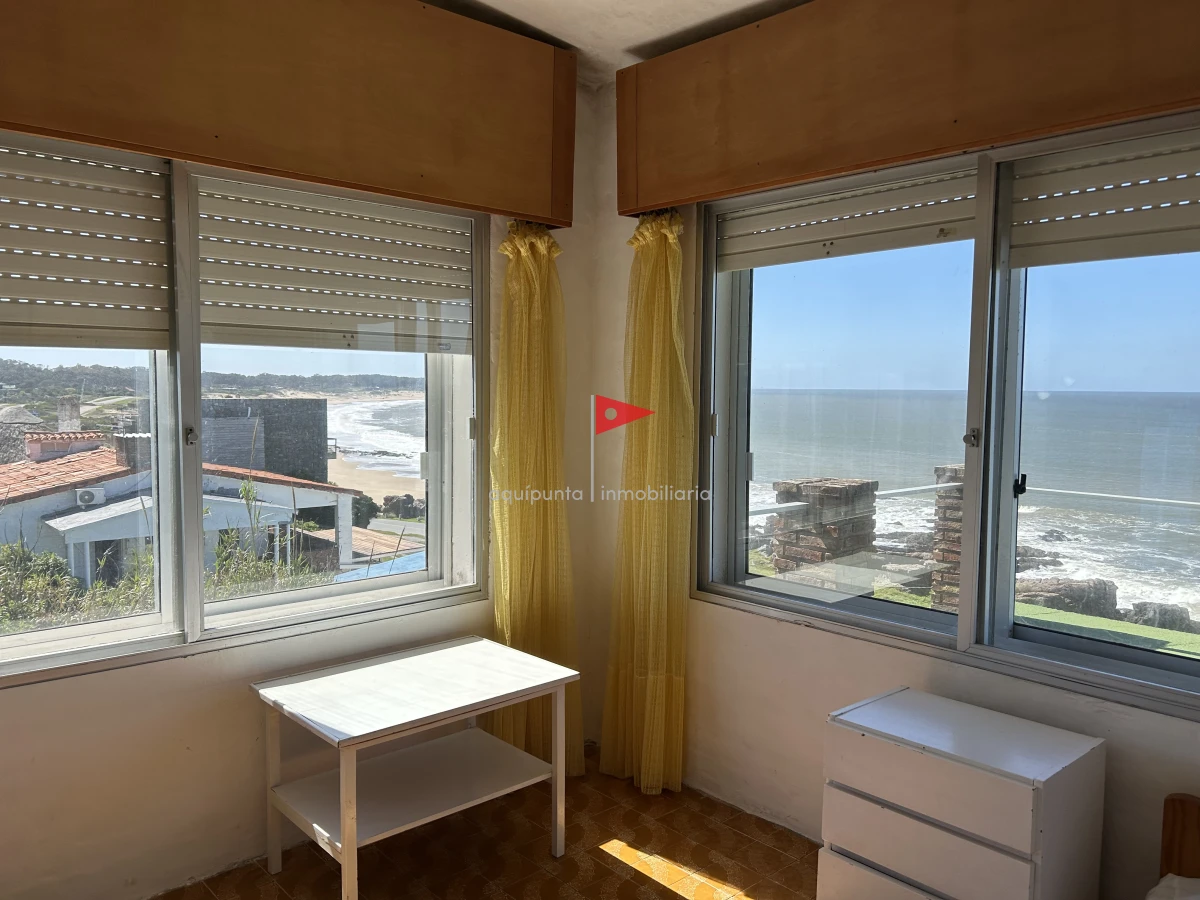 Casa ID.73 - Casa de 2 pisos 3 dorm 2 b frente al mar en venta P Colorada