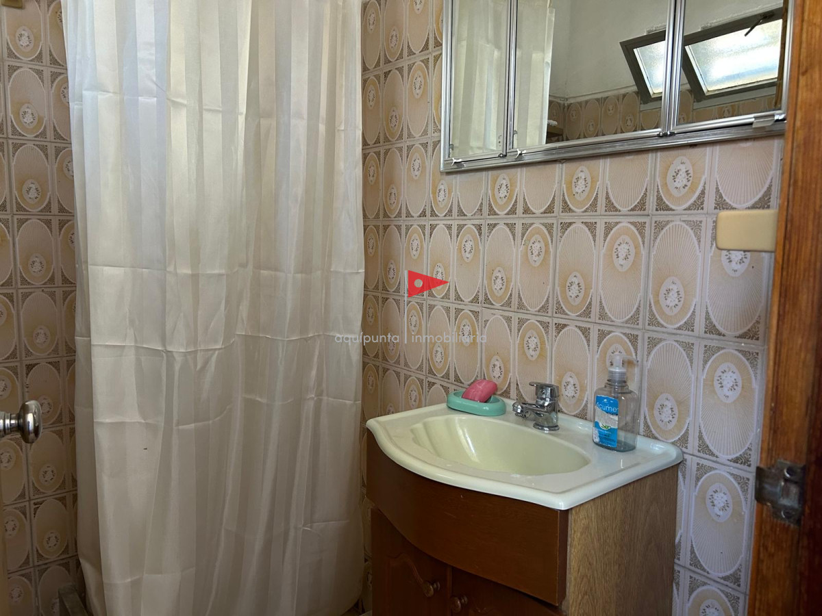 Casa ID.73 - Casa de 2 pisos 3 dormitorios 2 baños frente al mar en venta en Punta Colorada
