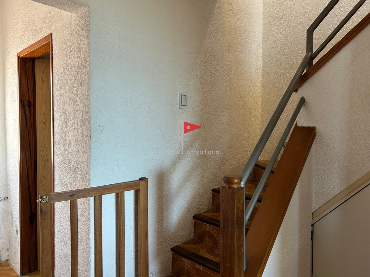 Casa ID.73 - Casa de 2 pisos 3 dormitorios 2 baños frente al mar en venta en Punta Colorada