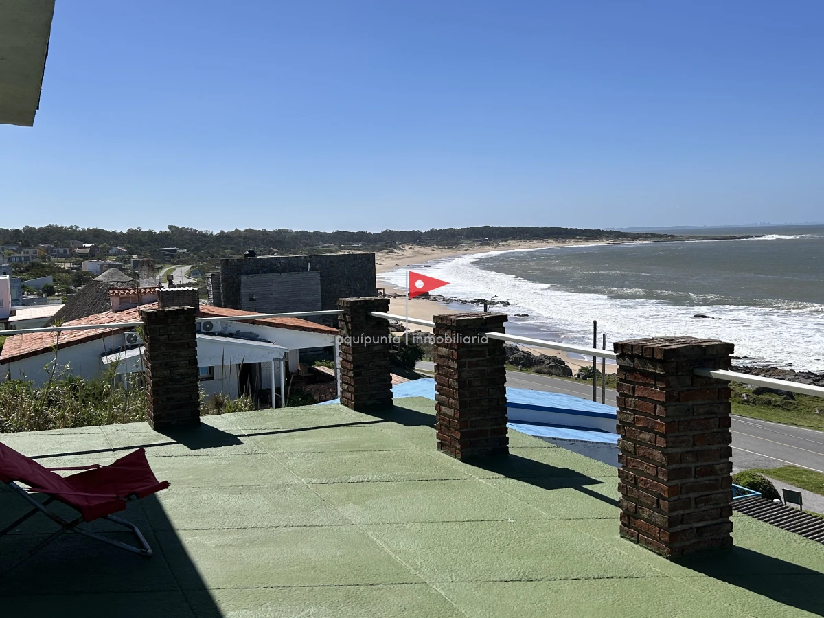 Casa ID.73 - Casa de 2 pisos 3 dorm 2 b frente al mar en venta P Colorada