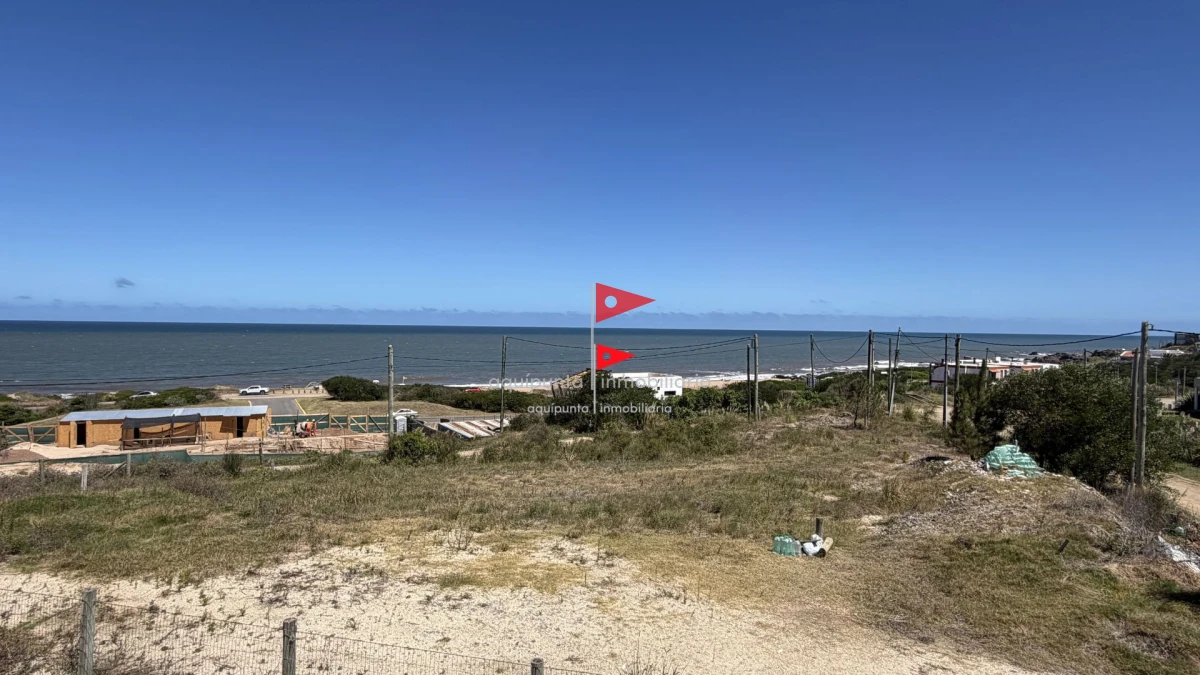 Casa ID.150 - Amplia Casa con 4 Dormitorios y Vista al Mar - Punta Colorada