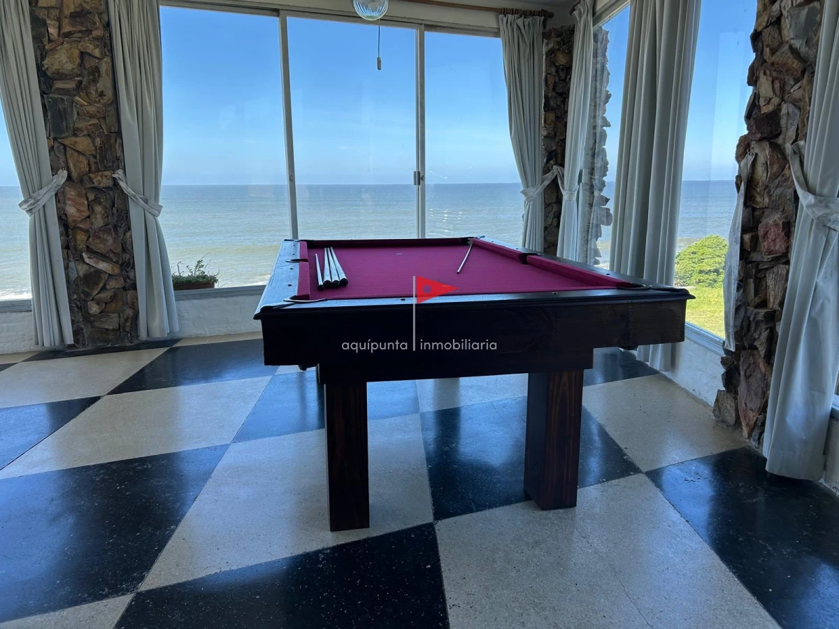 Casa ID.73 - Casa de 2 pisos 3 dorm 2 b frente al mar en venta P Colorada