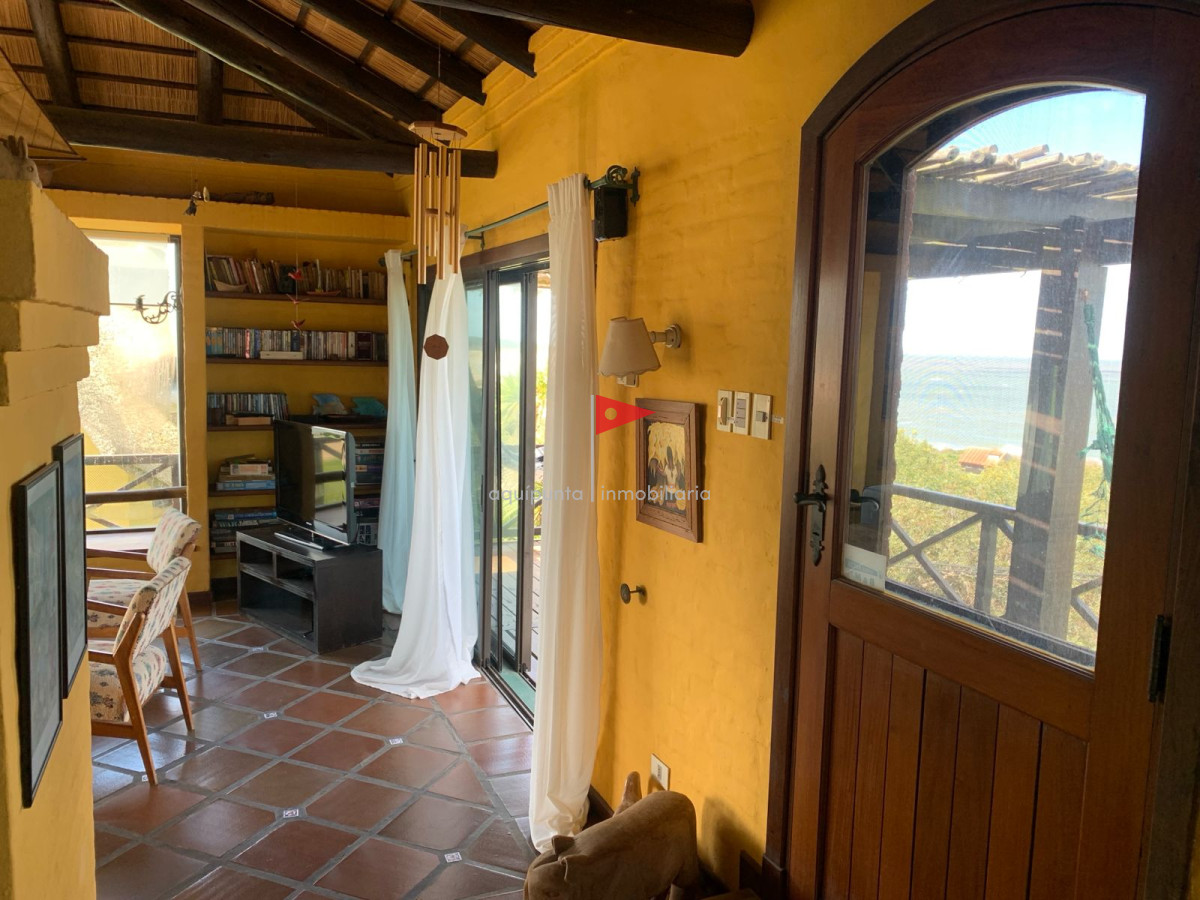 Casa ID.40 - Casa en alquiler en Punta Colorada 3 dormitorios vista al mar