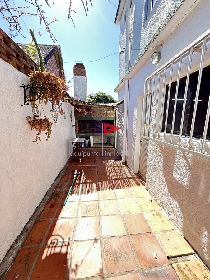 Casa ID.73 - Casa de 2 pisos 3 dorm 2 b frente al mar en venta P Colorada