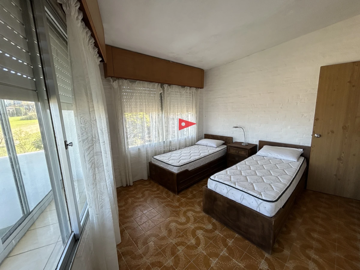 Casa ID.73 - Casa de 2 pisos 3 dorm 2 b frente al mar en venta P Colorada