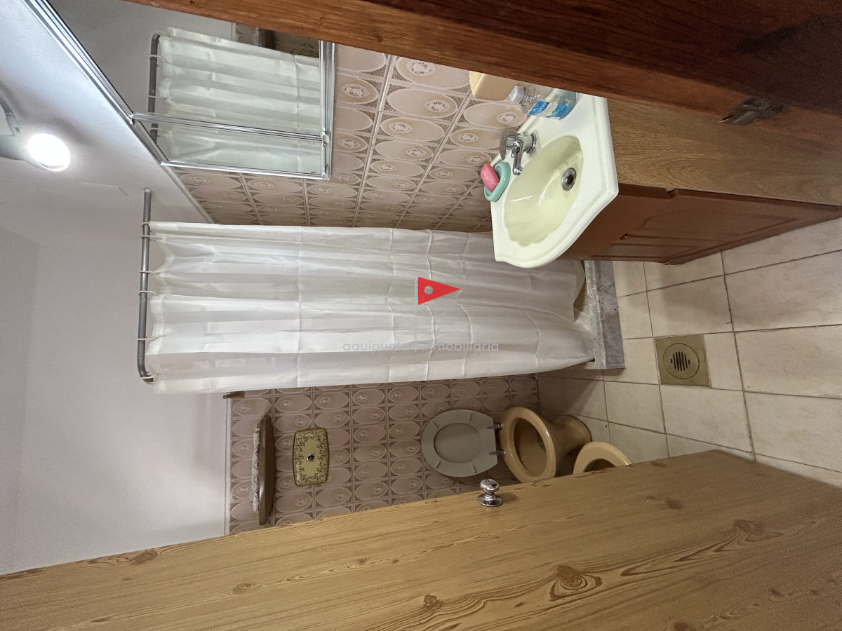 Casa ID.73 - Casa de 2 pisos 3 dormitorios 2 baños frente al mar en venta en Punta Colorada