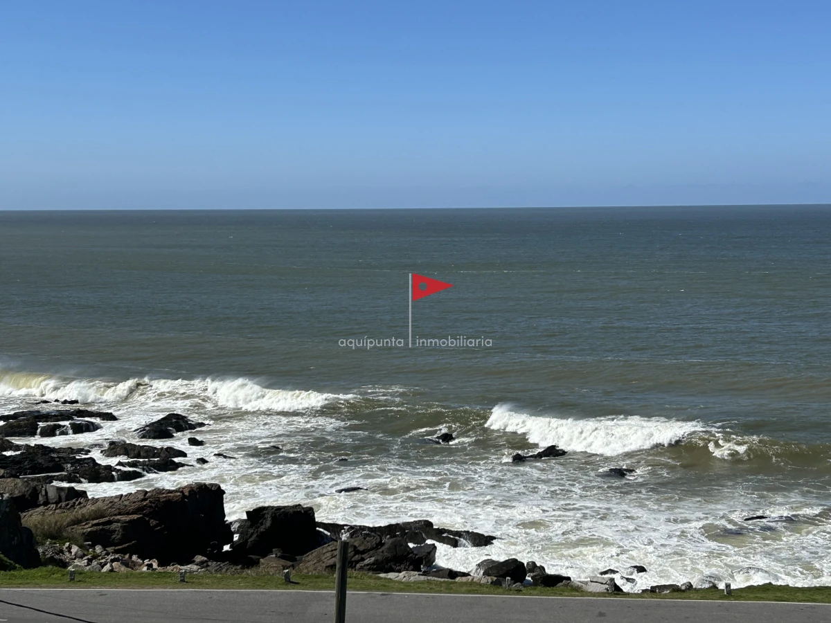 Casa ID.73 - Casa de 2 pisos 3 dorm 2 b frente al mar en venta P Colorada