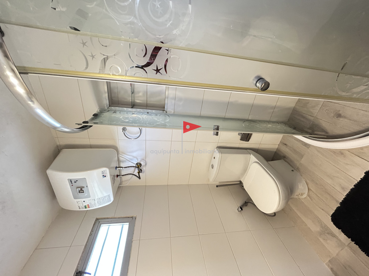 Casa ID.73 - Casa de 2 pisos 3 dormitorios 2 baños frente al mar en venta en Punta Colorada