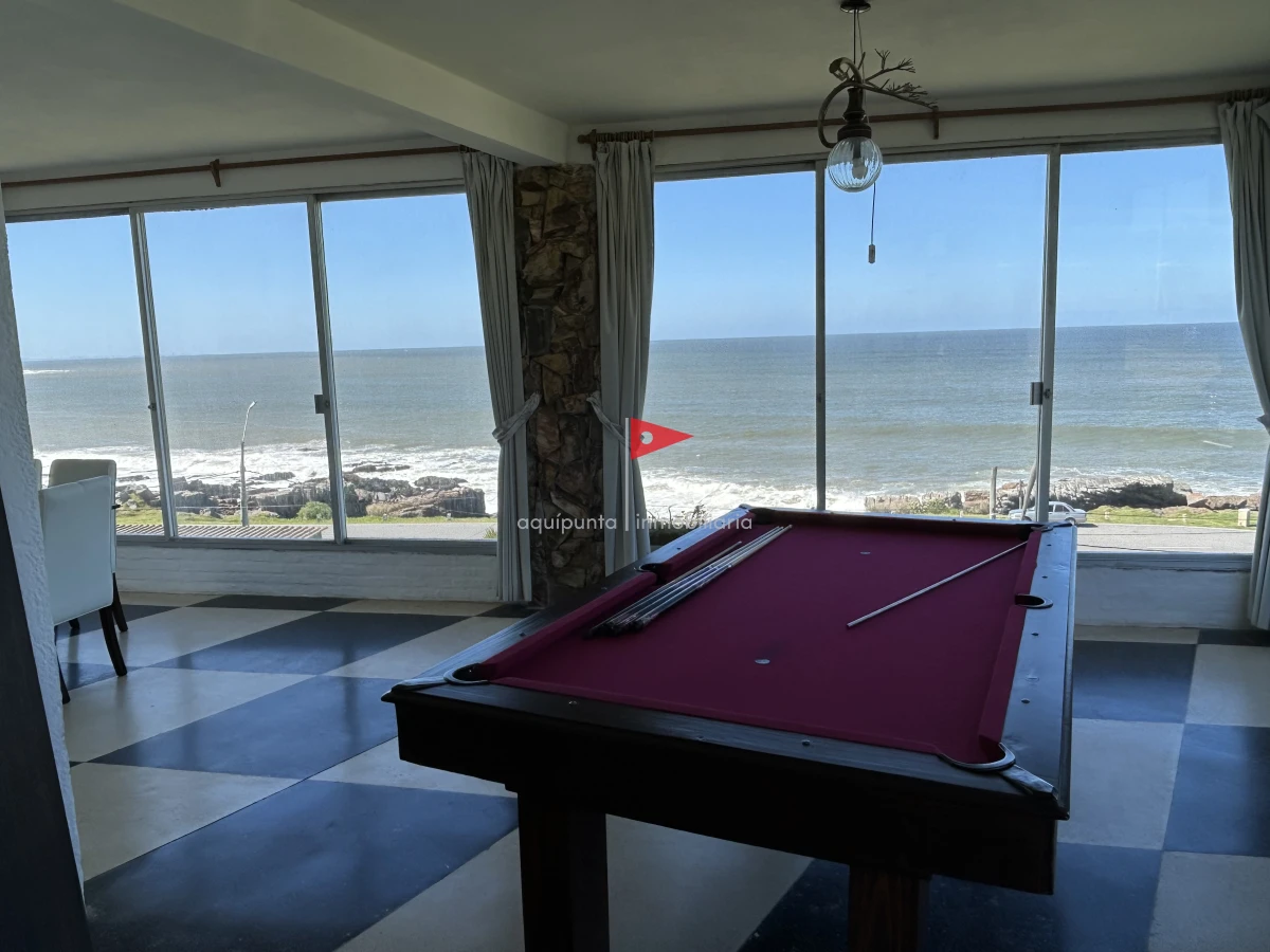 Casa ID.73 - Casa de 2 pisos 3 dorm 2 b frente al mar en venta P Colorada