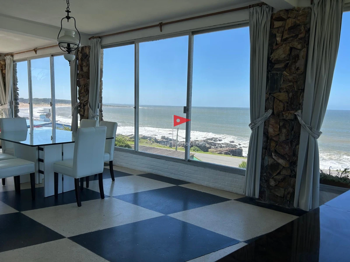 Casa ID.73 - Casa de 2 pisos 3 dorm 2 b frente al mar en venta P Colorada