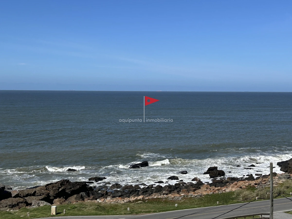 Casa ID.73 - Casa de 2 pisos 3 dorm 2 b frente al mar en venta P Colorada