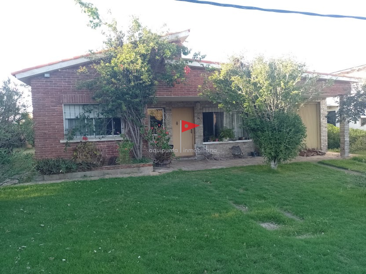 Casa ID.75 - Casa en alquiler temporal en Punta Colorada 3 dormitorios 2 baños muy cómoda y con sombra natural 