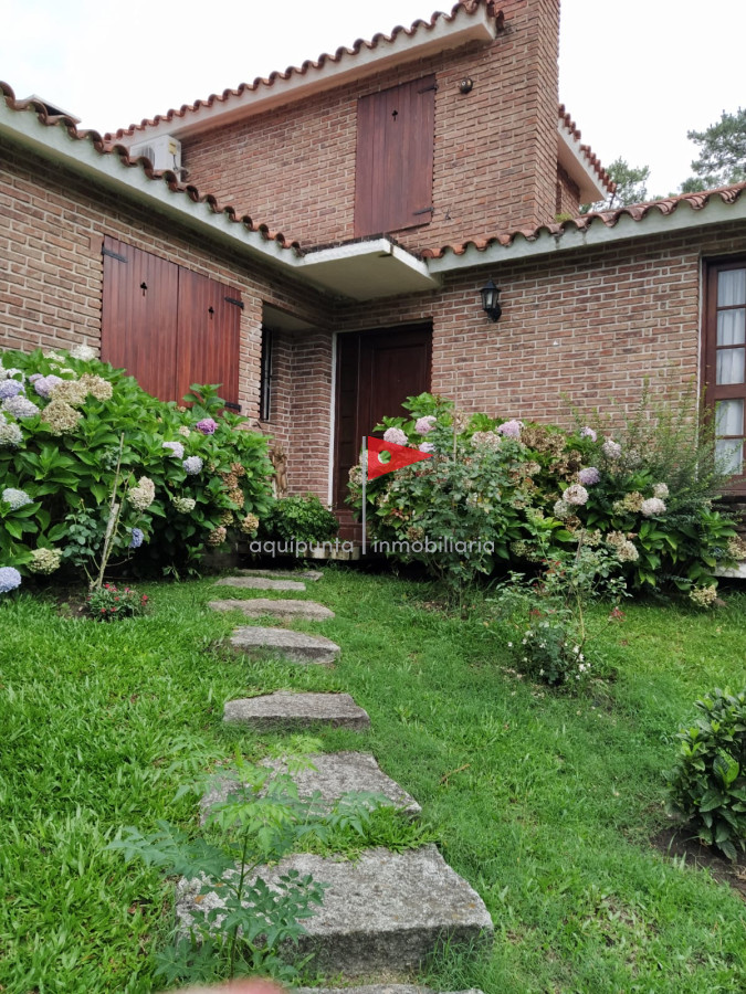 Casa ID.99 - Venta casa Piriapolis 5 dormitorios 3 baños barrio Country