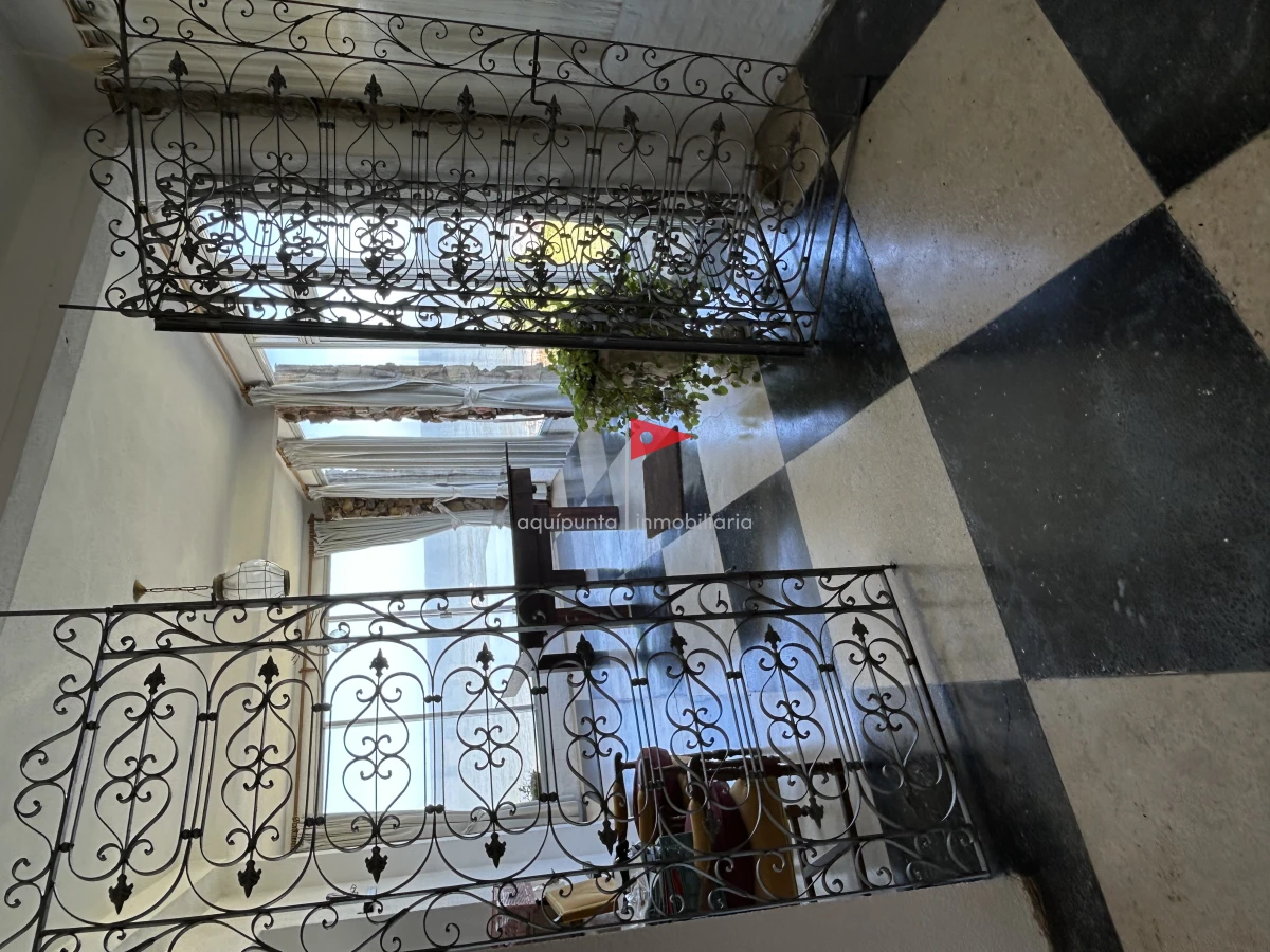 Casa ID.73 - Casa de 2 pisos 3 dorm 2 b frente al mar en venta P Colorada