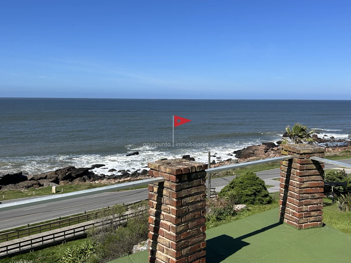 Casa ID.73 - Casa de 2 pisos 3 dorm 2 b frente al mar en venta P Colorada