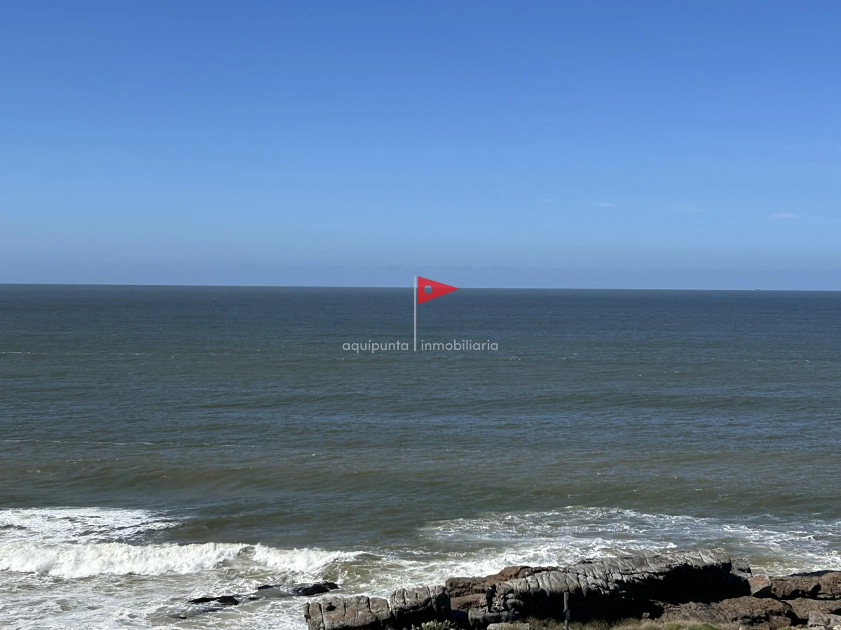Casa ID.73 - Casa de 2 pisos 3 dorm 2 b frente al mar en venta P Colorada